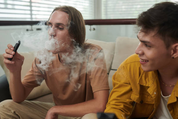 Entspannter Konsum einer hochwertigen thc liquid Verdampfer Mischung zu Hause
