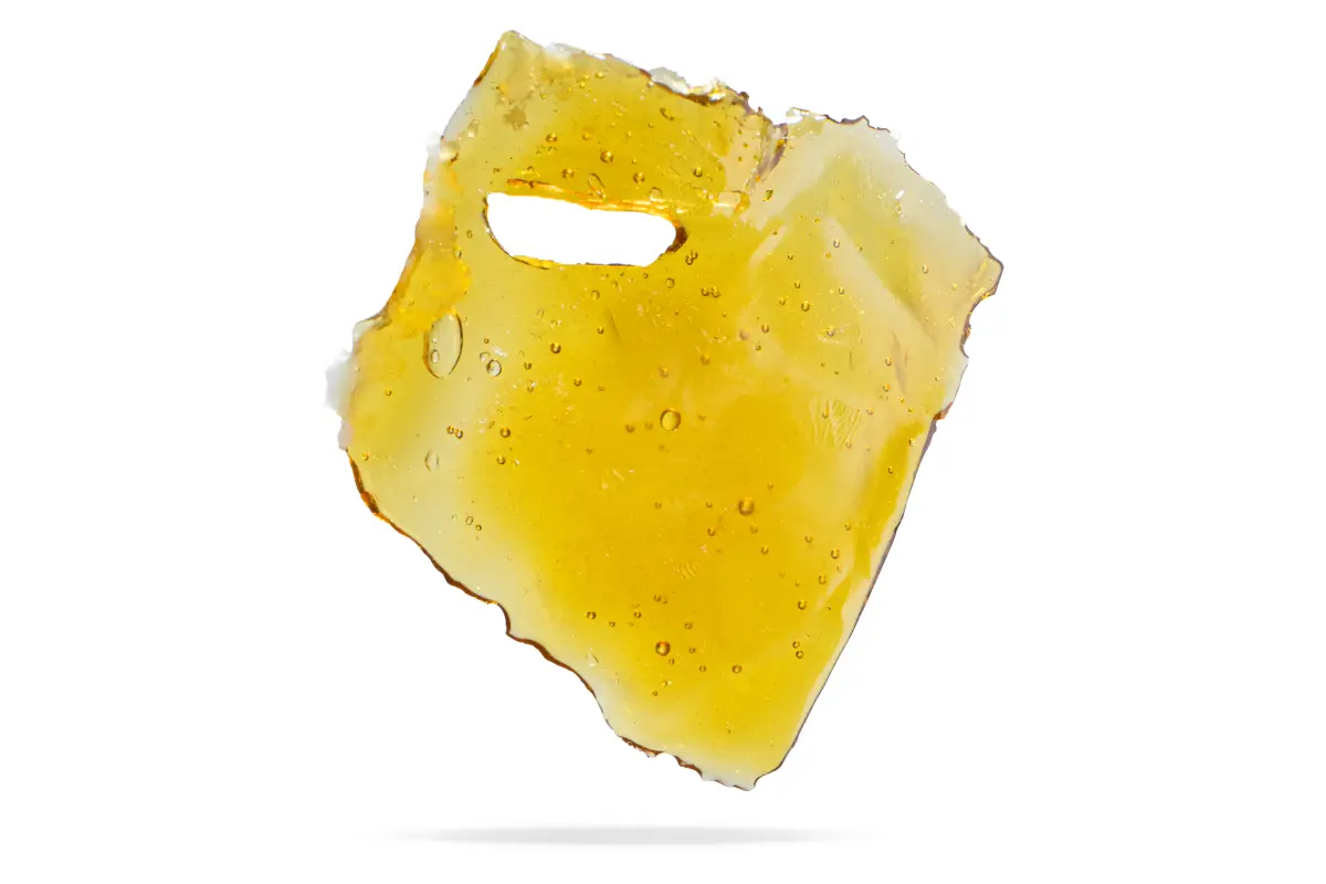 Shatter-Main-2.webp Shatter Konzentrat in Goldgelber Farbe auf Backpapier