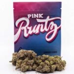 Pink Runtz Cookies Verpackung auf Holzuntergrund